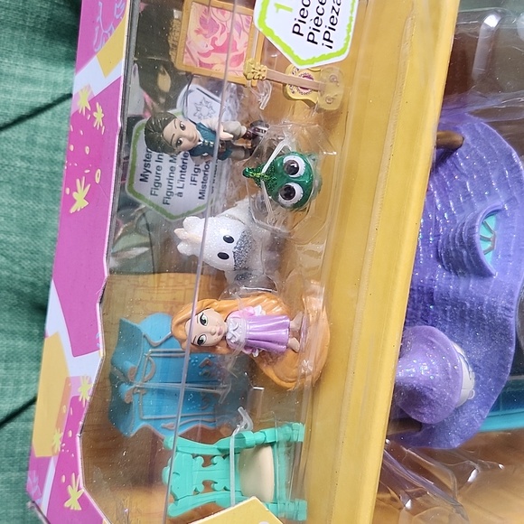 Disney Animators' Collection Littles Rapunzel Tower Set - Purple and Blue - Picture 2 of 6
